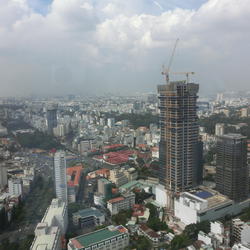 建設ラッシュに沸く