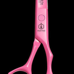 「PINK FRAMINO」カラーの鋏