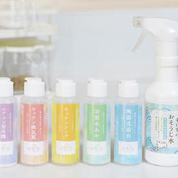 「おそうじ水（右端）」をメインに各種品揃え。パッケージもB to C向けに一新。