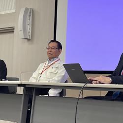 左から小島氏、佐々木社長、上村氏