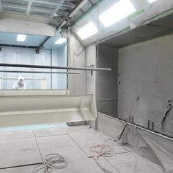 2階：密閉式塗装ブース