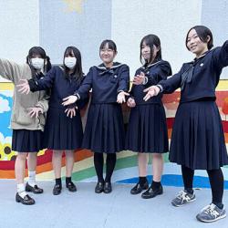 日立二高美術部の生徒たち