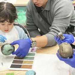 塗装体験に夢中