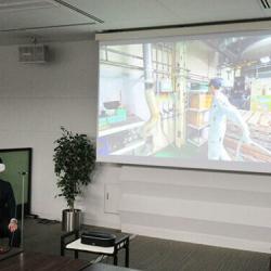 VRを実演、自分視点で危機状況を体験できる