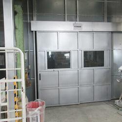 2ｍにも対応する大型塗装室