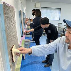 施工研修の光景。「表現の引き出しを増やしてくれる」と好評だ