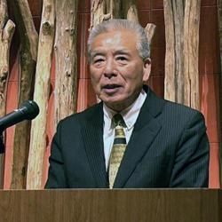 あいさつを述べる笠井泰宏社長
