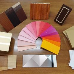 多彩な木工塗装