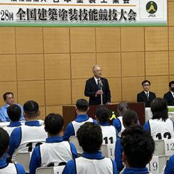 開会式の様子。壇上は加藤会長