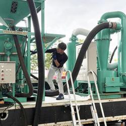 実機で説明する吉原慎二社長