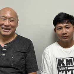 小室浩之社長（左）と