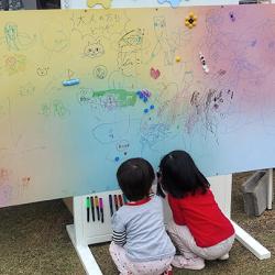 “書いて消せる”「パレットボード」