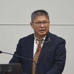 高橋晃一郎氏