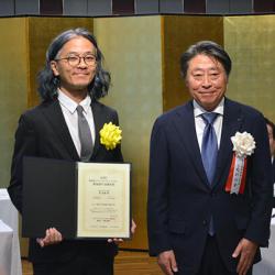 鈴氏（左）と毛利会長