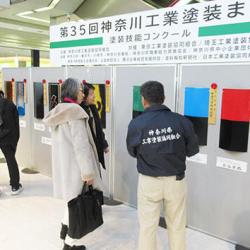 来場者に組合員が解説した