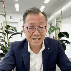 寺崎誠三氏